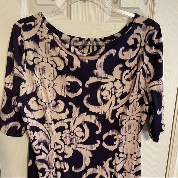 Elegant Dress With Filigree Pattern - Picture 2 of 13